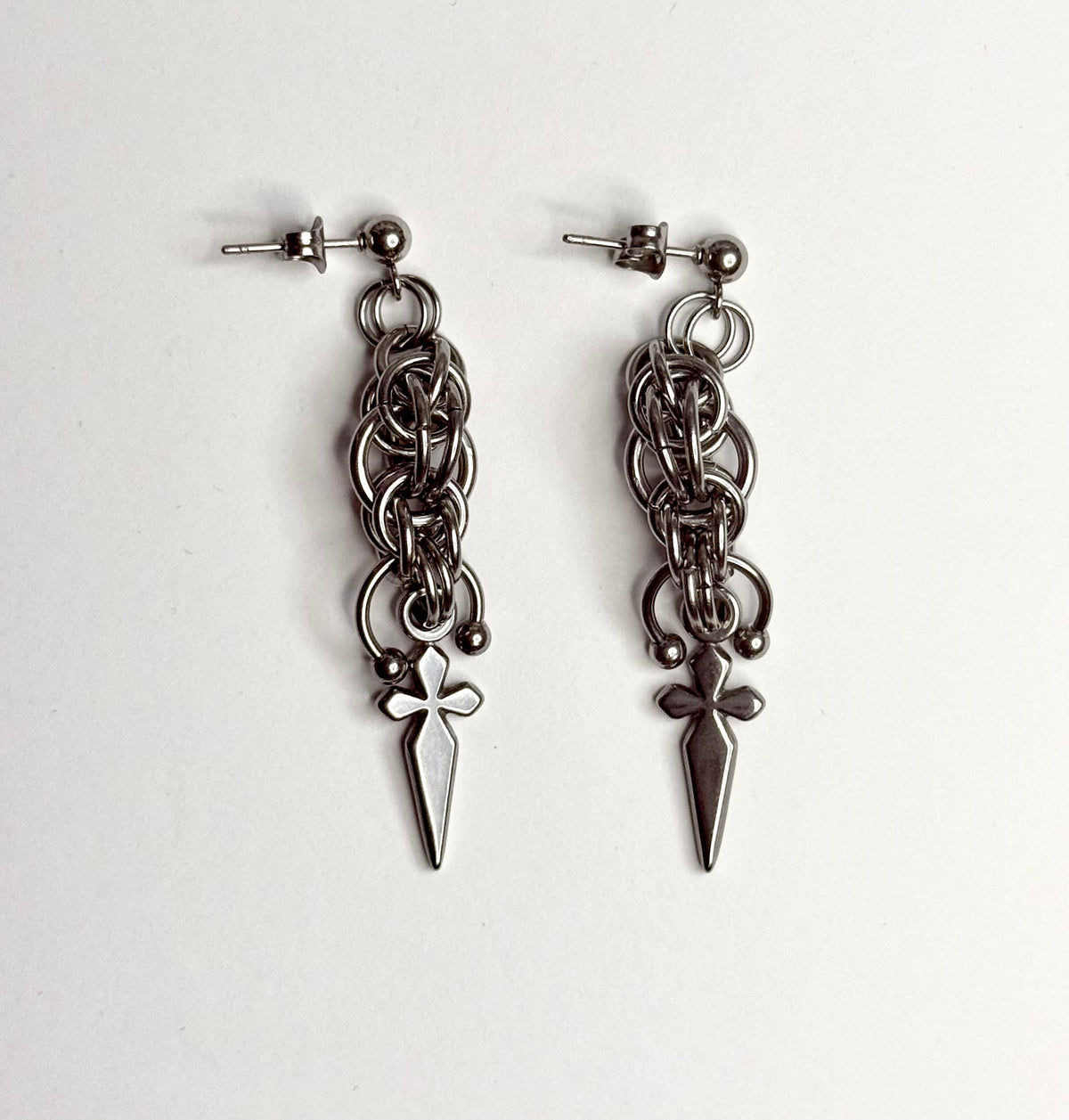 SABER-HELIX STUDS