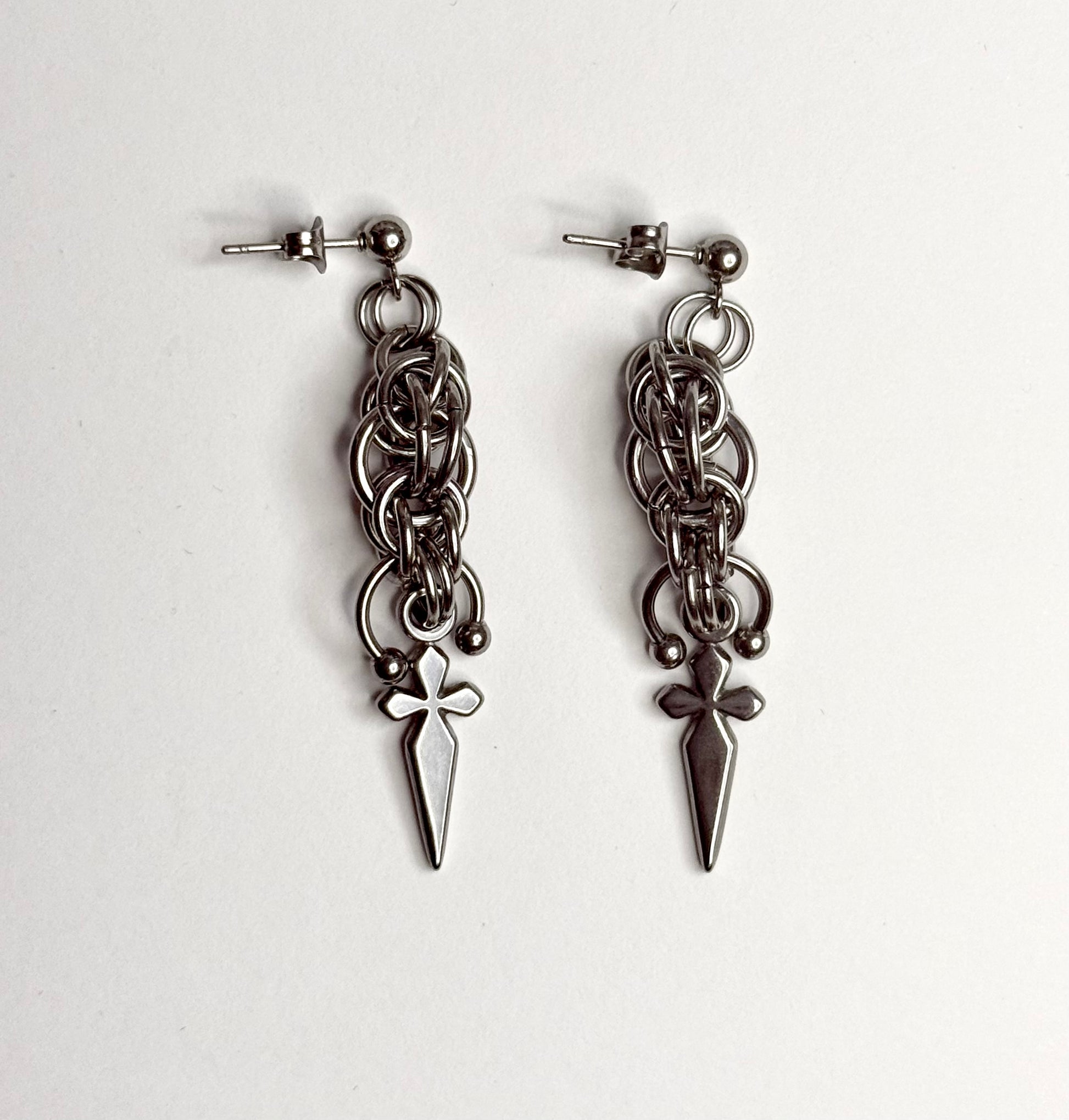 SABER-HELIX STUDS